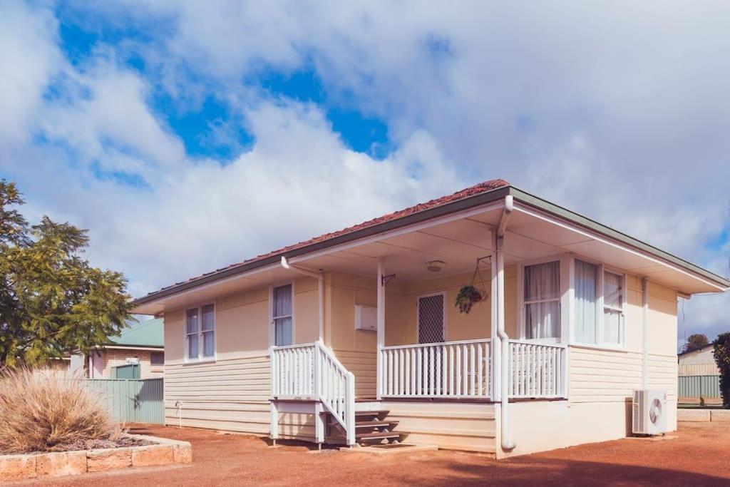 The Cottage - Wave Rock Short Stay Hyden Extérieur photo